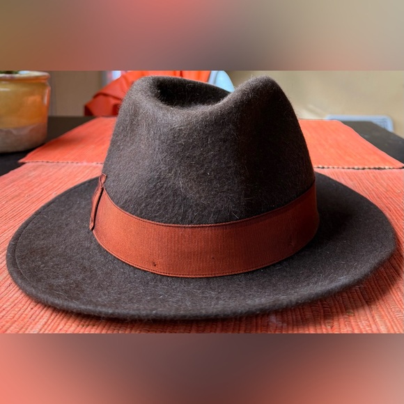 Classic Brown Fedora Hat with Rust Band Wool PreOwned 7 1/2